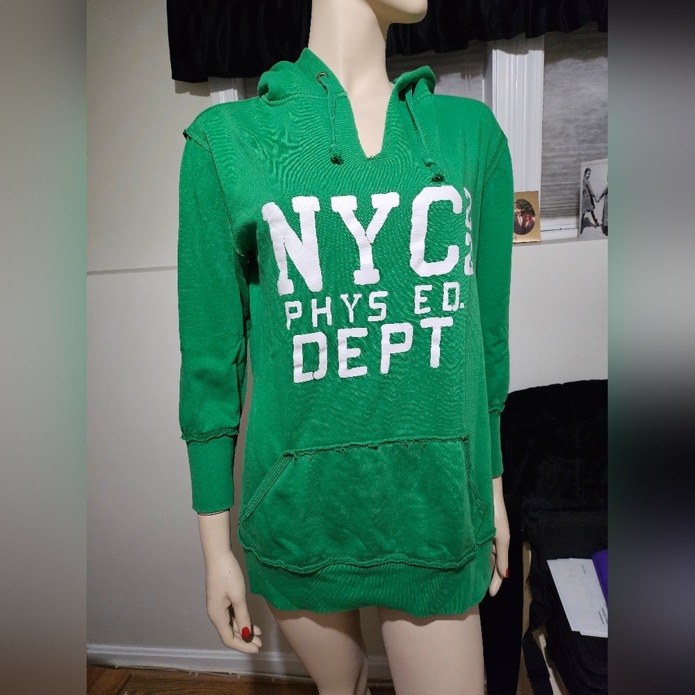DEREK HEART GREEN GRAPHIC HOODIE SWEATSHIRT TUNIC NYC 22 PHYS ED DEPT S